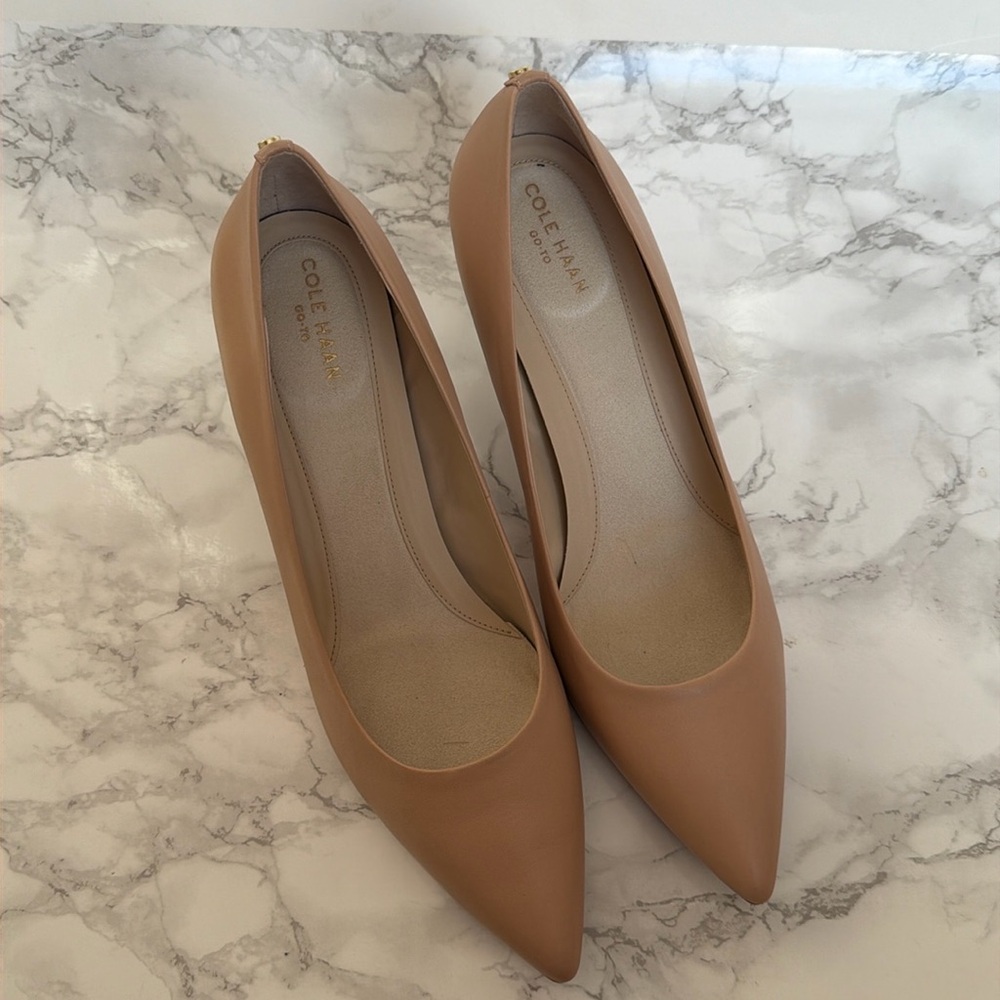 Cole Hanna pumps